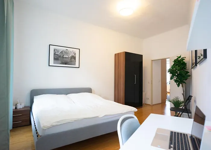 Modern 3 Bedroom In Center Appartement Vienne