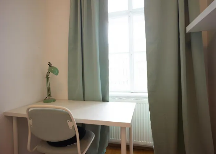 Modern 3 Bedroom In Center *