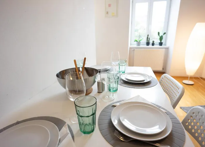 Modern 3 Bedroom In Center *