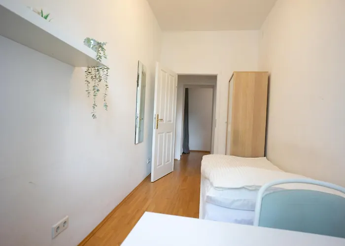 Modern 3 Bedroom In Center