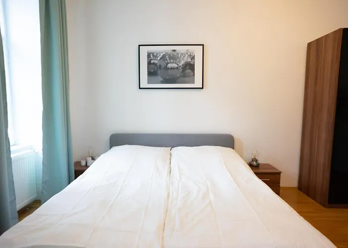 Modern 3 Bedroom In Center Vienne